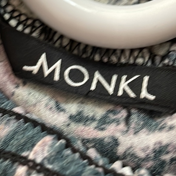 Monkl pull over floral abstract blouse - Picture 6 of 10